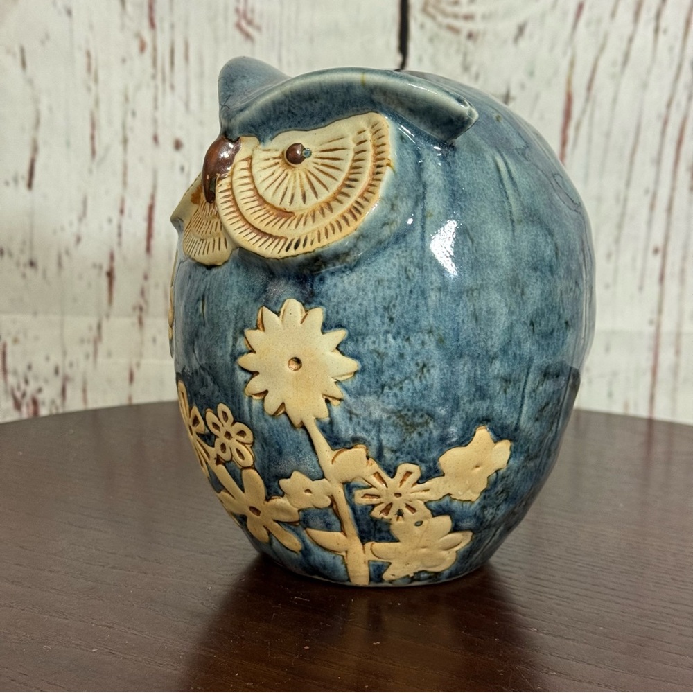 Ashland Home Collection Blue and Cream Ceramic Owl Figurine Beautiful Details - Picture 6 of 10